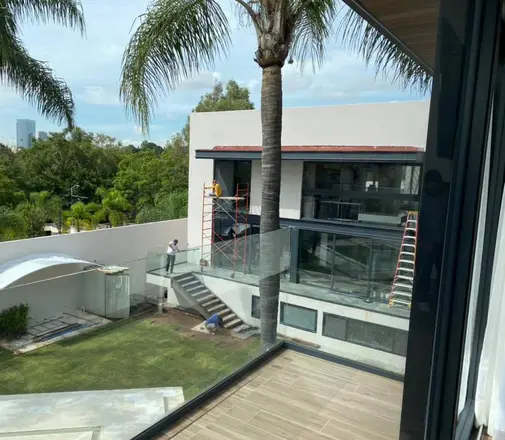 Casa Leaño en Guadalajara, vista desde el jardín.